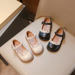 女の子の靴の子供の小さい靴の2025新型の春と秋の女の子の簡単な小さい女の子は靴を演出します。