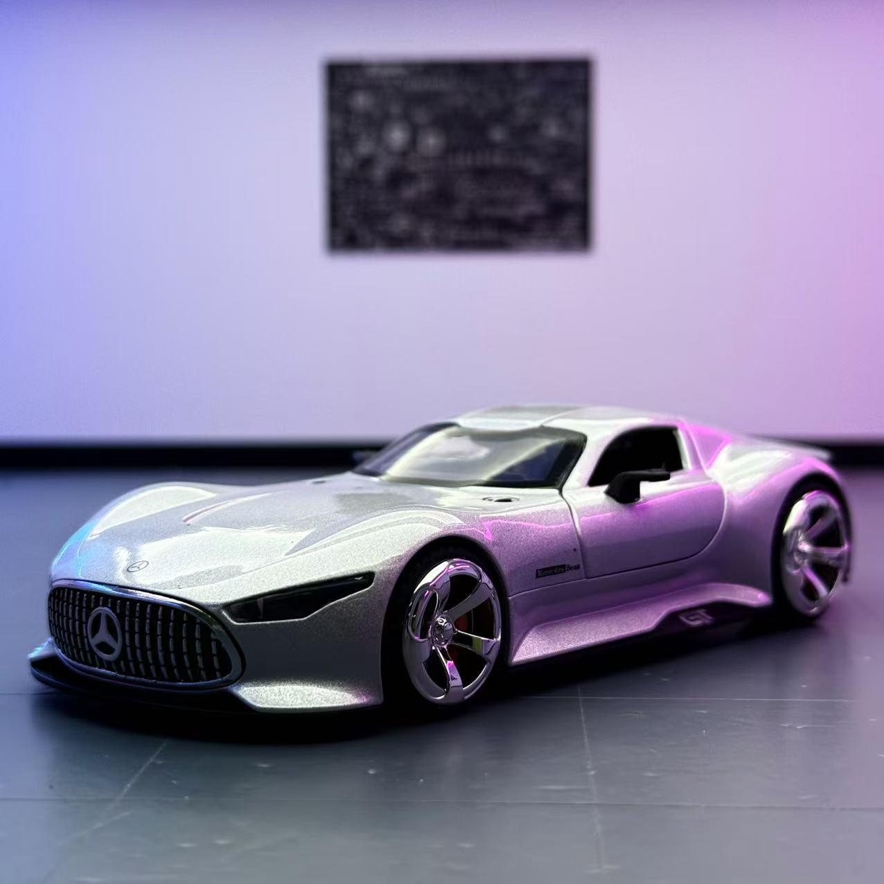 Modelo de coche Lijiaxin 1:32 Mercedes-Benz GT decoración de modelo de aleación de coche deportivo con retorno de luz y sonido en nombre de coche de juguete para niños