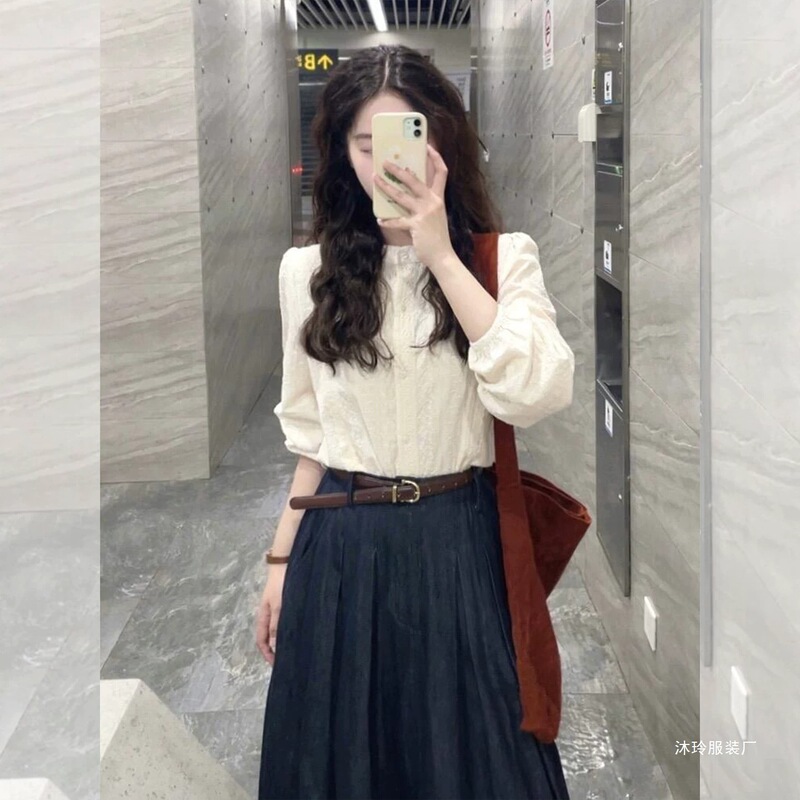 Embroidered fabric + petal-shaped buttons, vintage round-neck lace patchwork, short puff-sleeve jacquard blouse, new trendy women's style Embroidered fabric + petal-shaped buttons, vintage round-neck lace patchwork, short puff-sleeve jacquard blouse, new trendy women's style