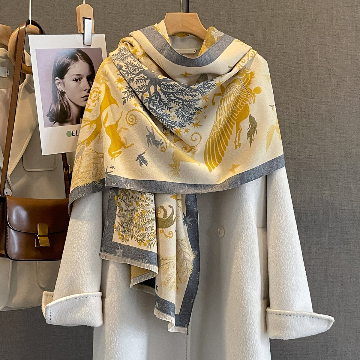 Nuova collezione autunno/inverno 2026: sciarpa in cashmere da donna, sensazione di alta qualità, mantello leggero di lusso con lettera H invernale, scaldacollo spesso e caldo_voghion.com
