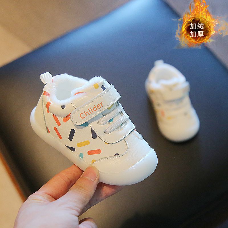 Zapatos para niños 2023 zapatos de bebé de estilo coreano de invierno zapatos de niño de fondo suave con forro polar Velcro niños y niñas zapatos de bebé dos zapatos de algodón