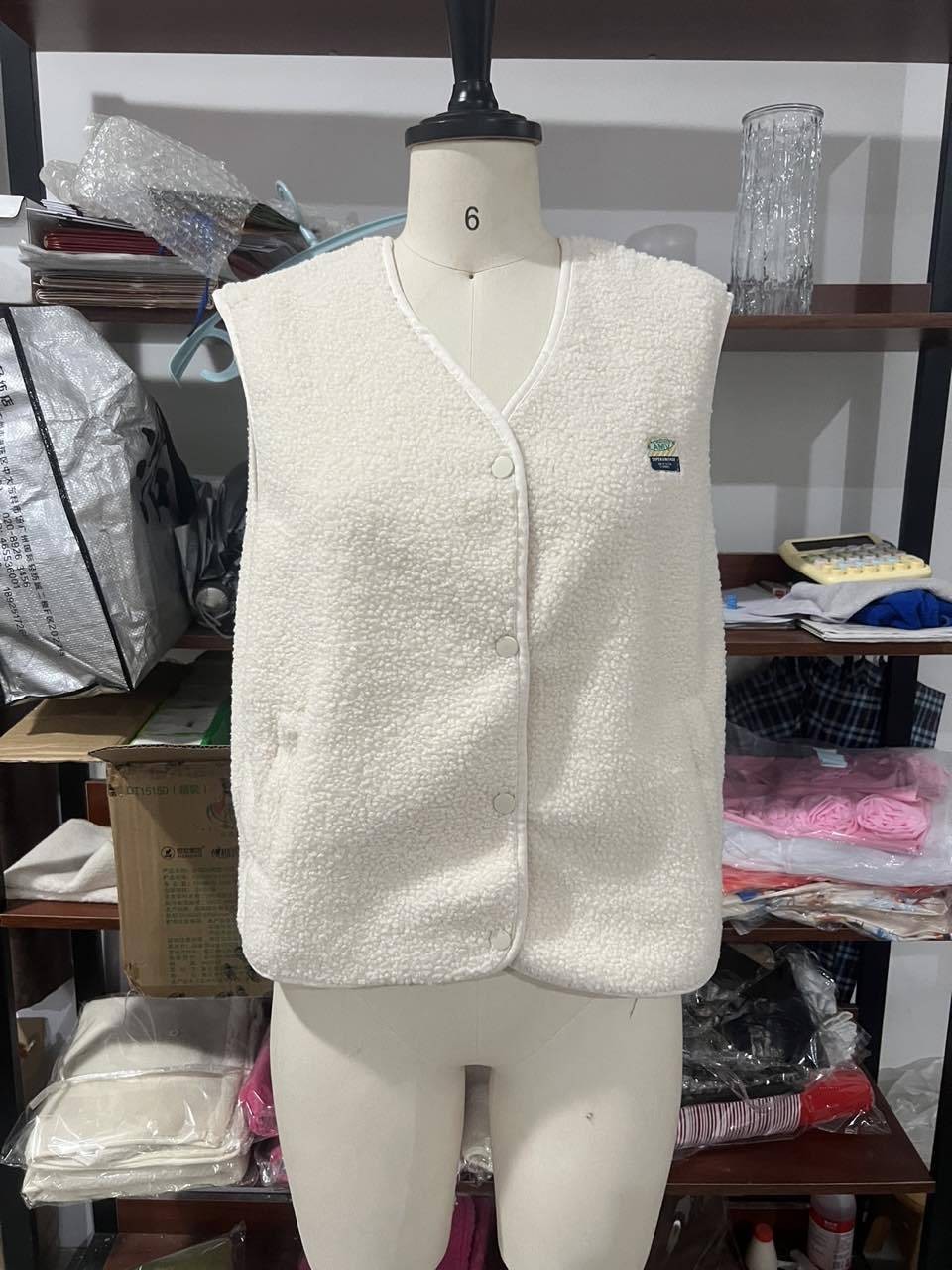 민소매 퍼 숏조끼 - 오프화이트