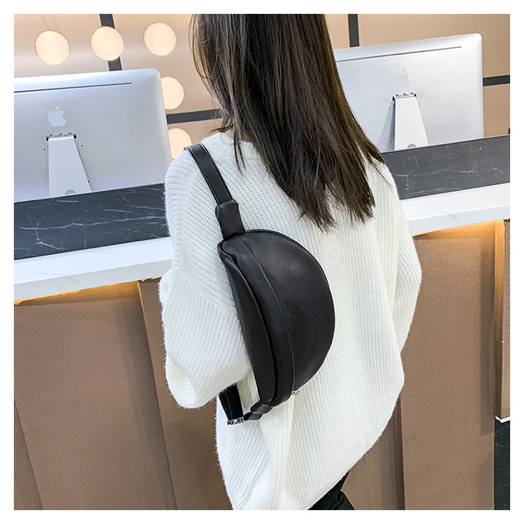 Fashion Chest Shoulder 2021 New Autumn Solid Color Waist Street Trend Small Shoulder Bag display picture 1