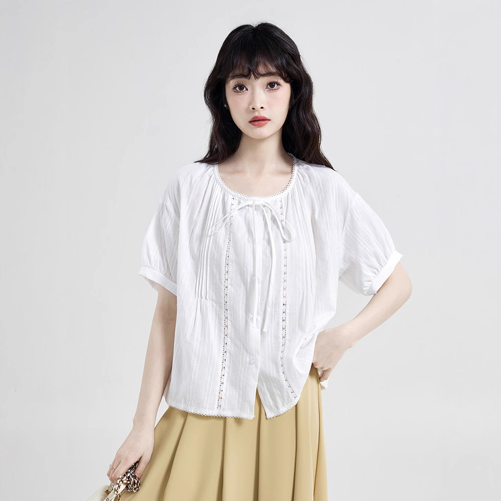 Summer fresh lace design shirt with a round collar