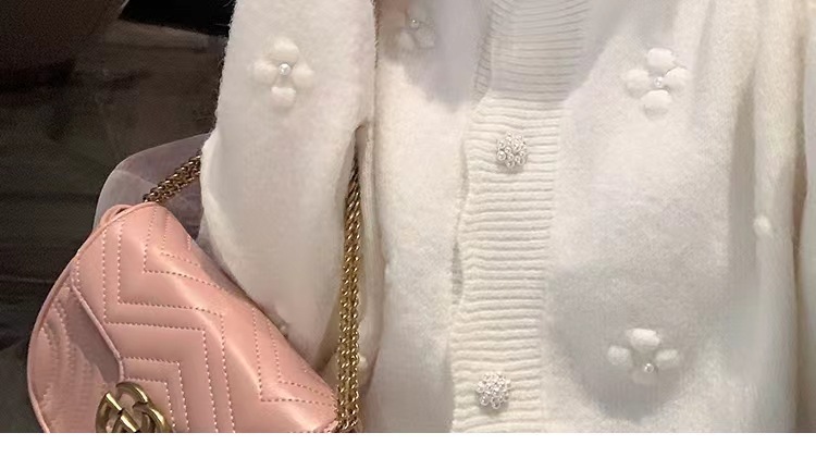 A new Japanese school-style, stylish and youthful knitted cardigan with a three-dimensional beaded floral sweater coat for women in the autumn of 2022 pic 35