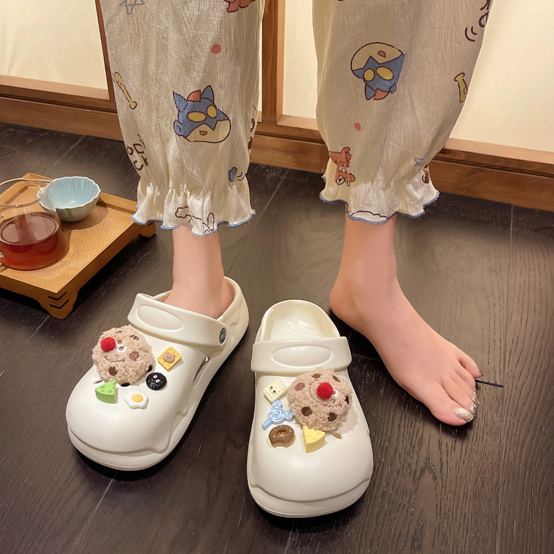 봉제 쿠키와 흰색