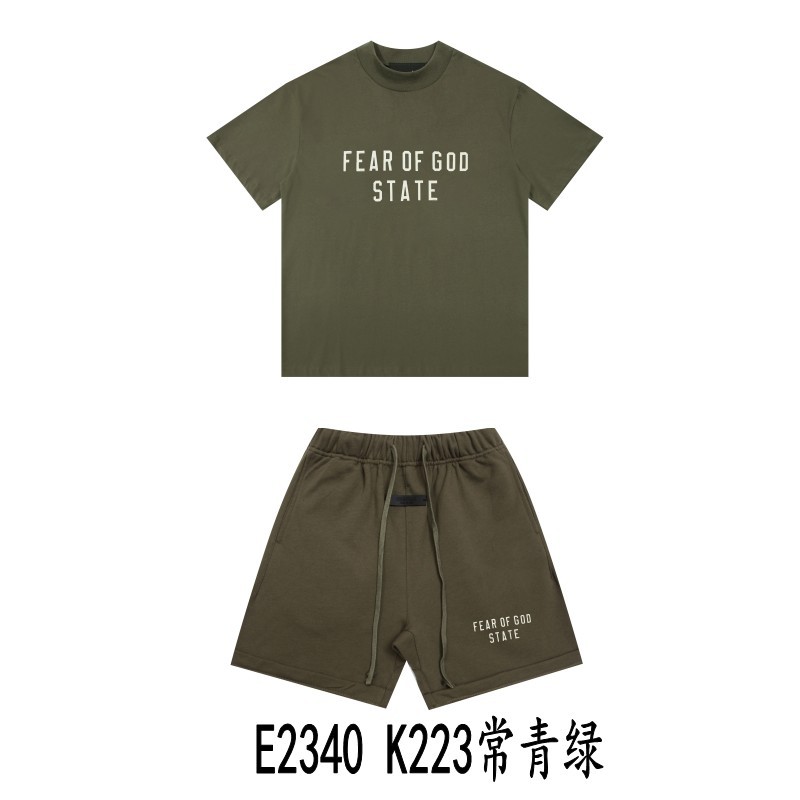 Una pieza de la marca de moda FOG de doble línea ESSENTIALS letra con lema impreso camiseta de manga corta para hombres y mujeres media manga en la calle