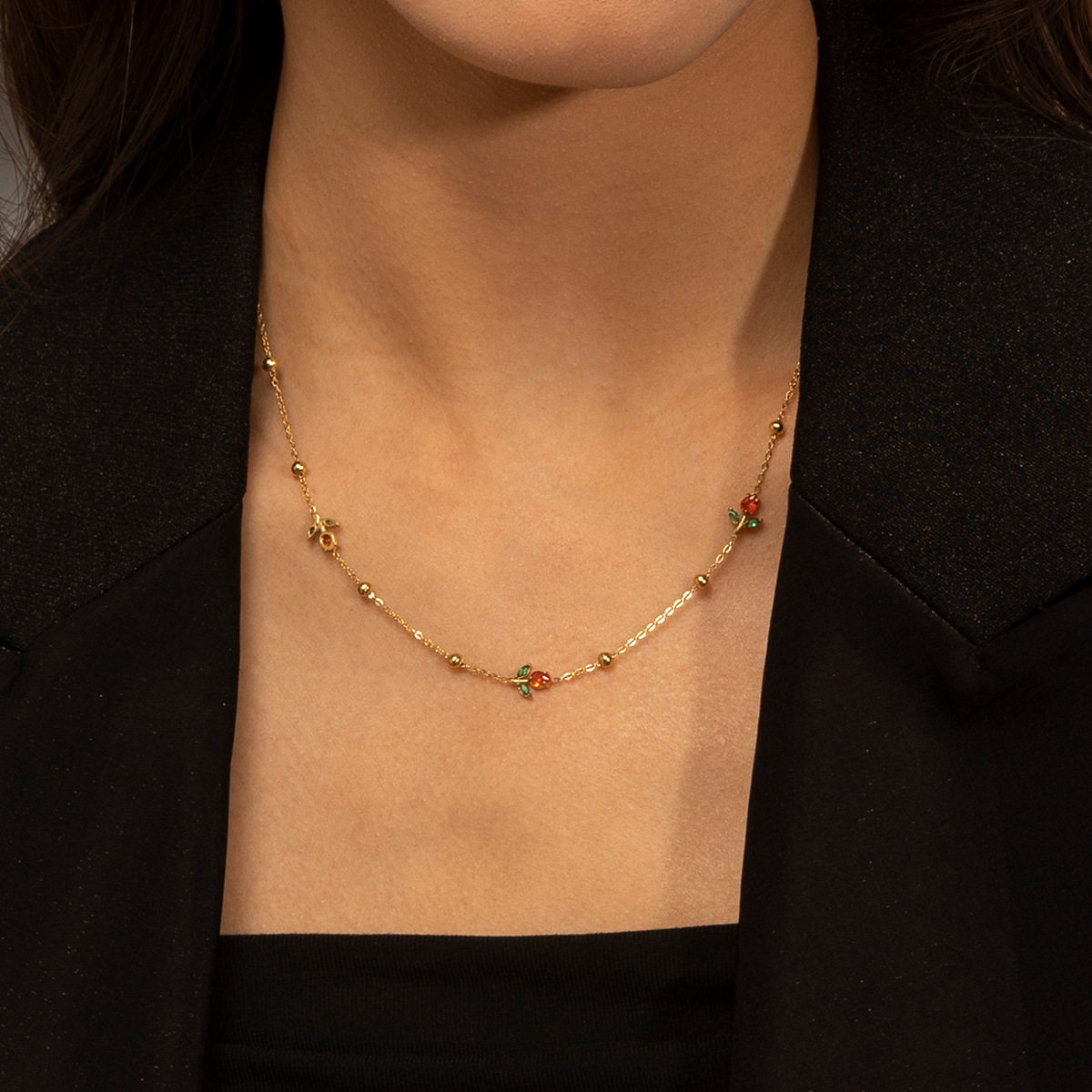 Collar de acero inoxidable de la UE y los Estados Unidos, lujo ligero, nicho de diseño universal, conjunto de joyas de rosa, venta caliente transfronteriza