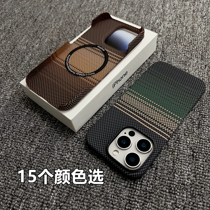 Suitable for Iphone17 Kevlar Magnetic Phone Case Apple 16Promax Half-Pack Carbon Fiber Pattern Ultra-Thin Protective Cover