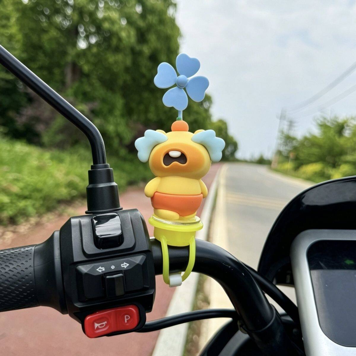Electric vehicle decoration capybara Lulu rotating windmill, universal cute decorative toy pendant for bicycles and motorcycles