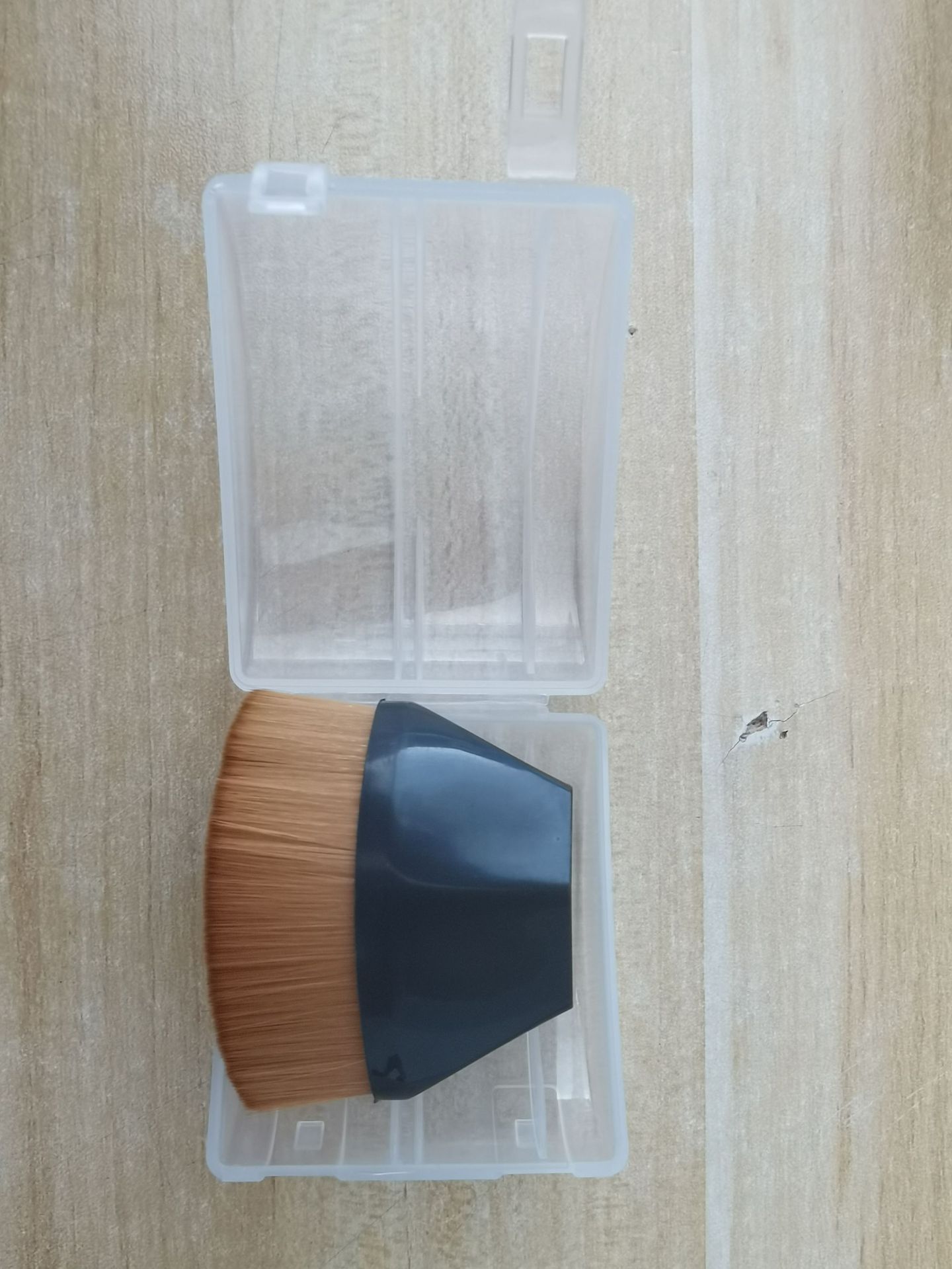 Cepillo de base mágico multipropósito sin marcas, uniforme sin polvo de base, cabello suave de alta densidad, cepillo de maquillaje con caja