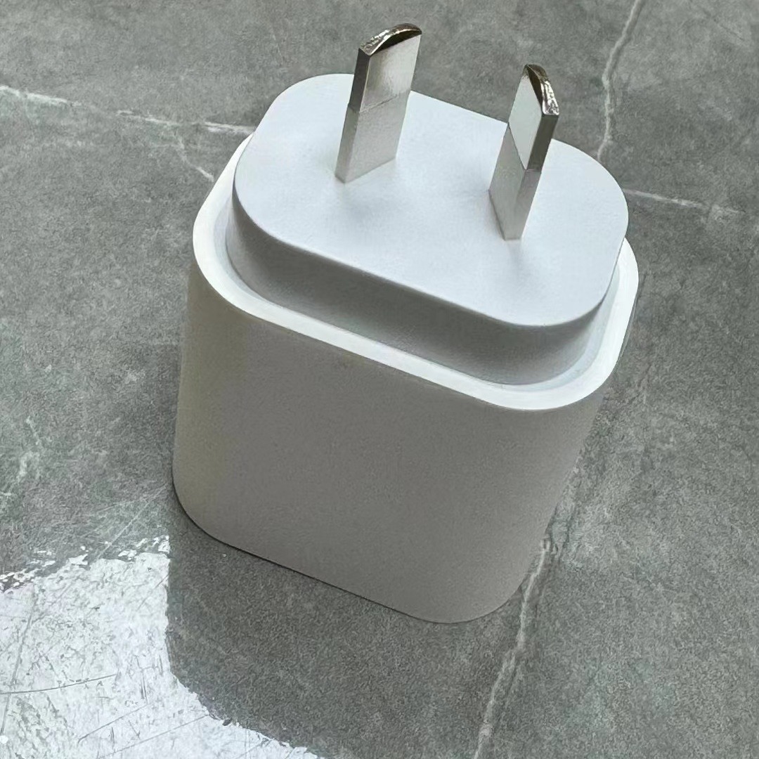 PD20W Australian fast charging is suitable for Apple iPhone13 Type-C interface British, European and American 20w charger