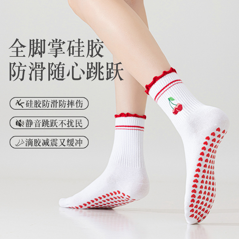 女性用の白いヨガソックス、大人用の特別なピラティスフィットネスランニングスポーツ漫画チェリーミッドチューブ女性用ソックス卸売|undefined
