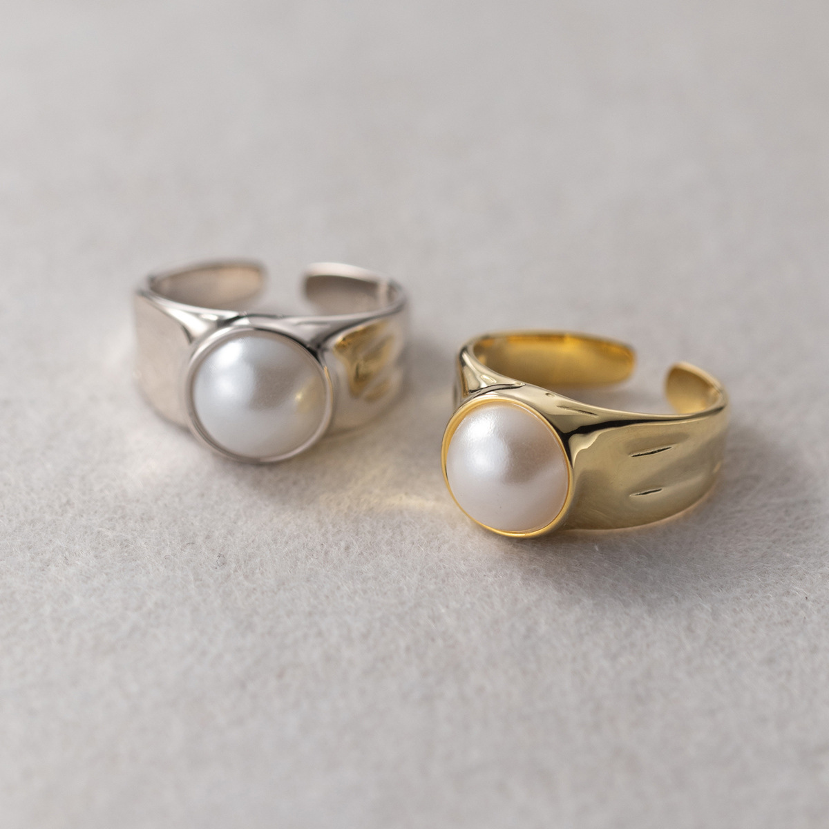 Fashionable synthesized one size brand ring pearl