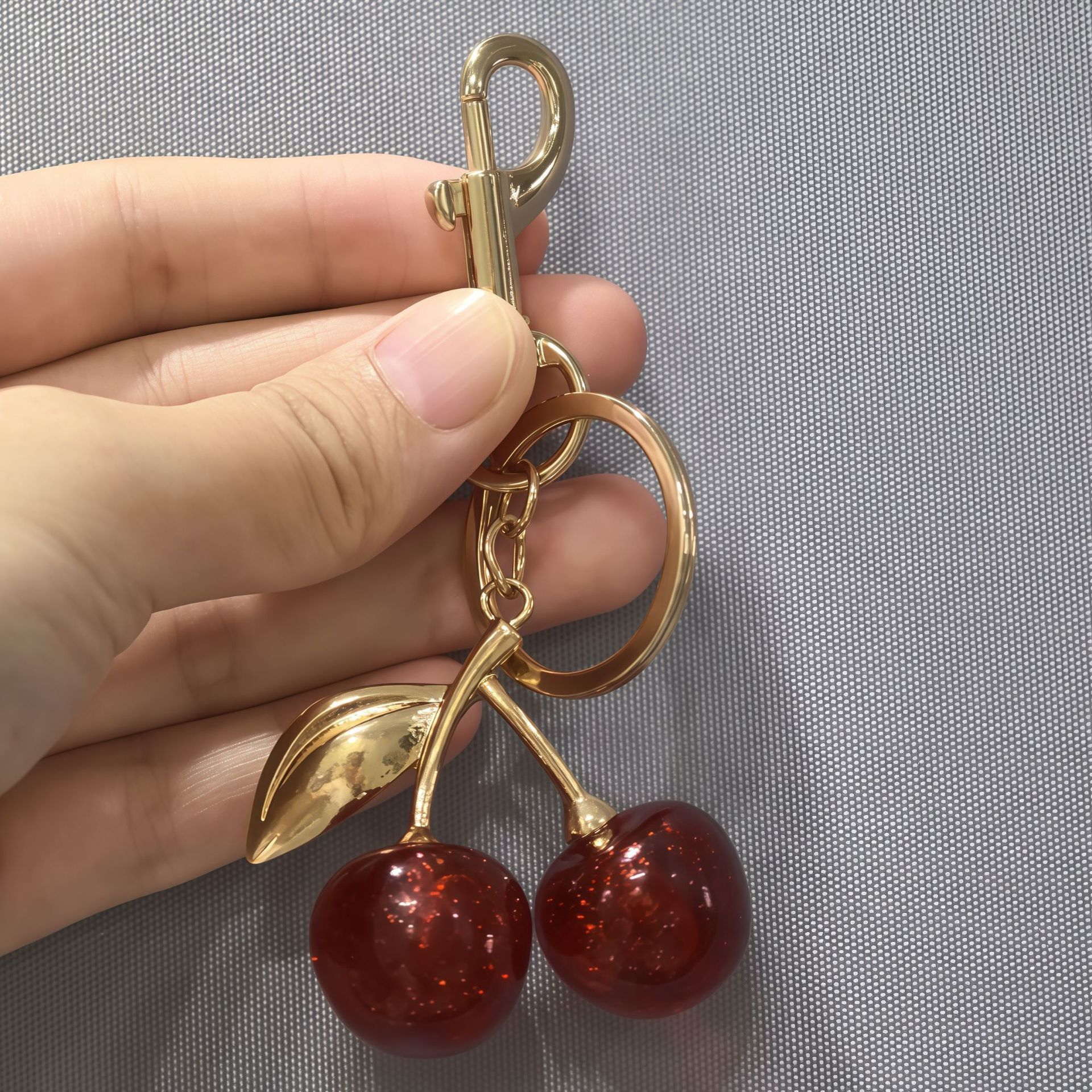 체리 레드 하프 버튼