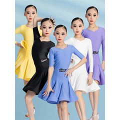 2024子供のラテンダンスの専門試合は試験級の服装の袖の女性の子供の祝日のダンスのスカートが服を演出することを規定します。