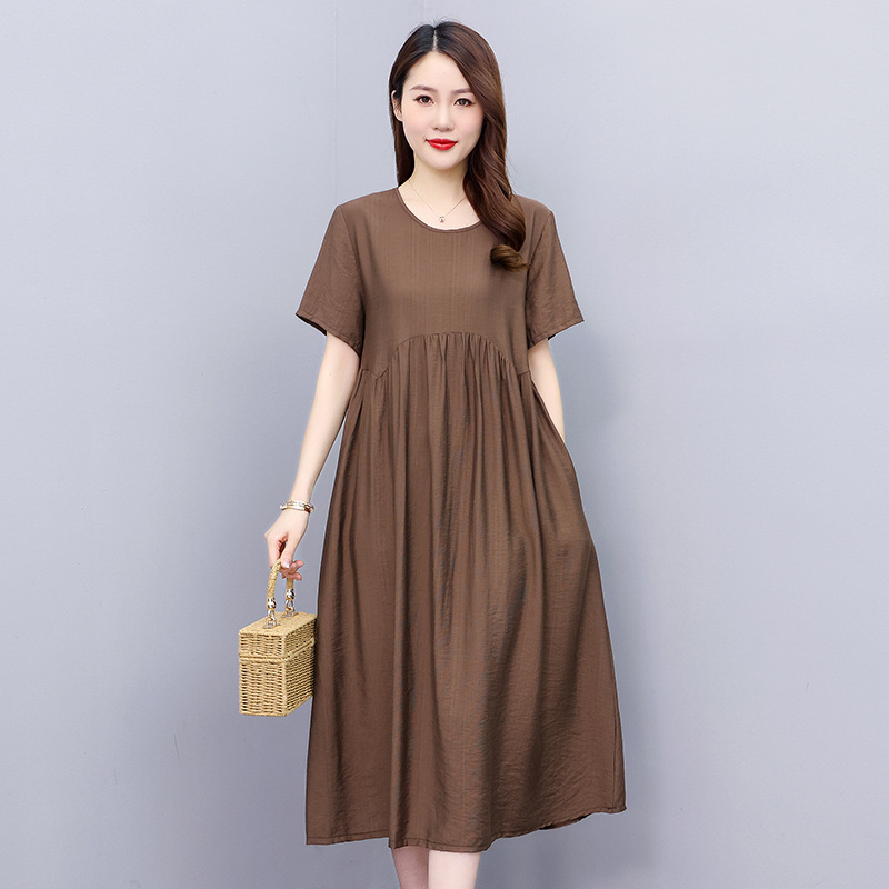夏の新型純色半袖綿のワンピースの女性ファッションのお母さんの服はやせてゆったりしている気質の中の長いスカートを現します。|undefined