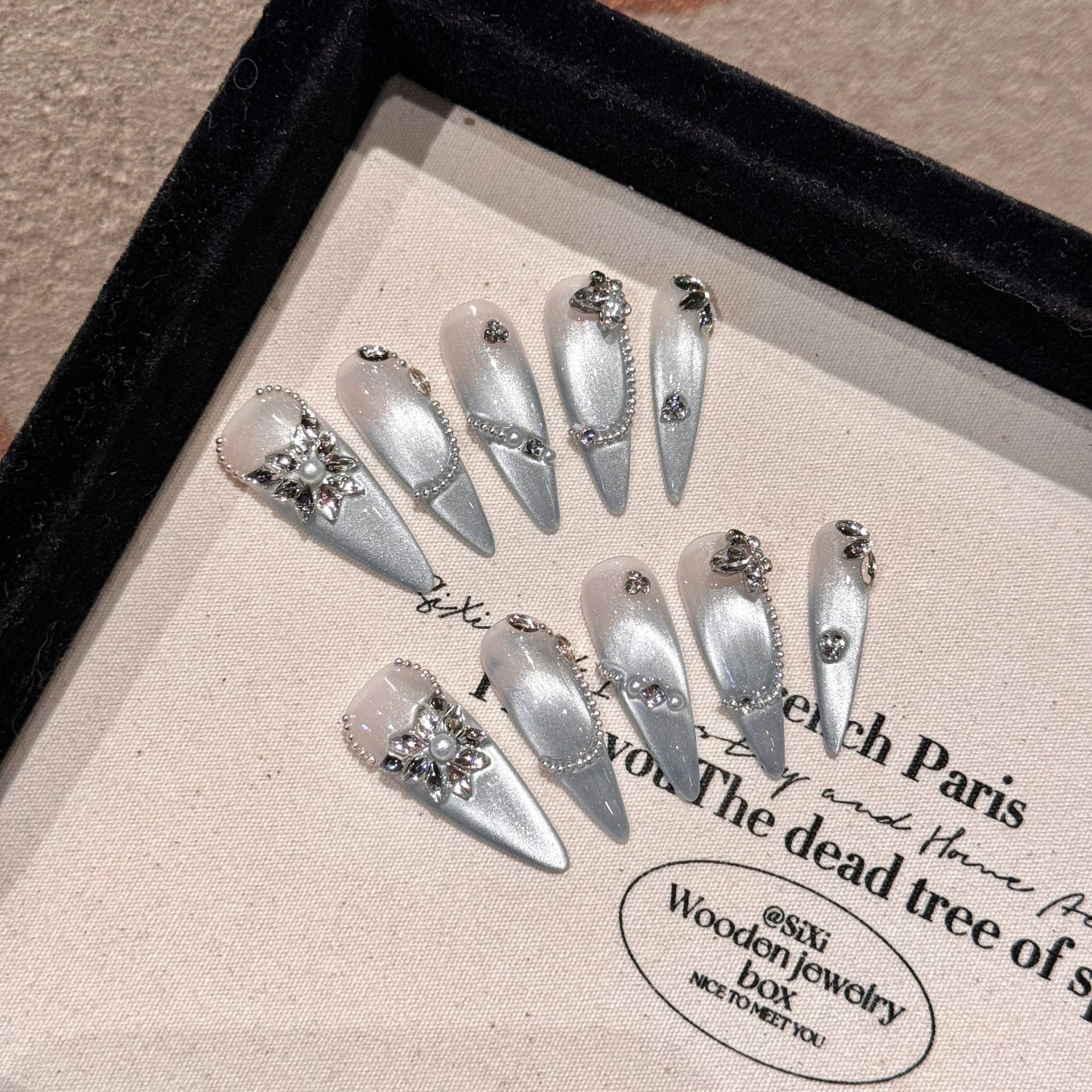 Armadura de vestir ojos de gato degradados plateados hechos a mano pura armadura de vestir hecha a mano clara y blanca