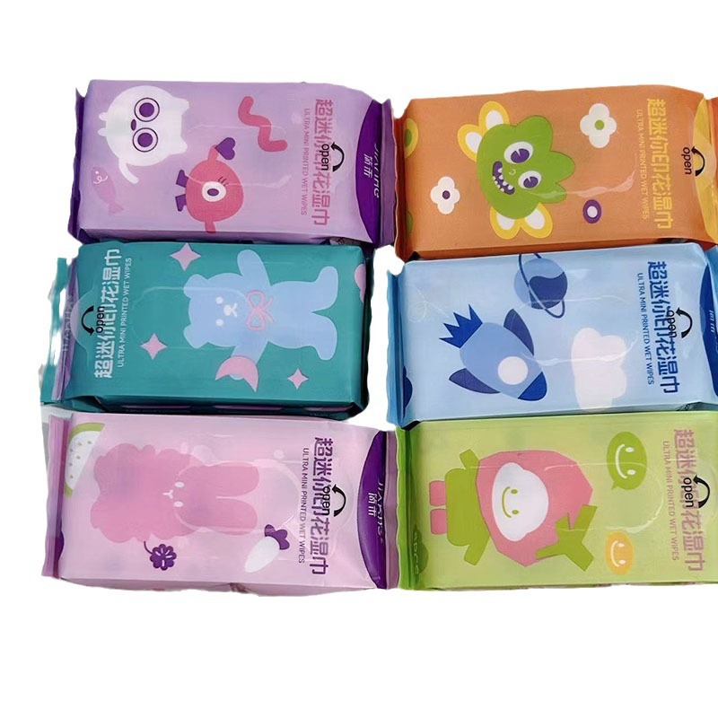 Toallitas de impresión de color de oso mini toallitas de dibujos animados portátiles toallitas de mano para niños