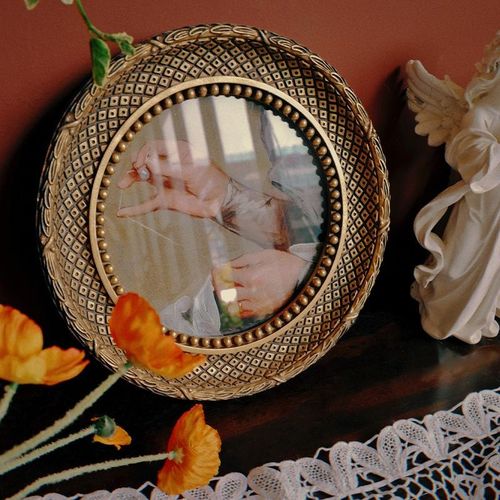 European Baroque mid-retro decorative painting round hanging painting living room calligraphy bedroom entrance piano niche famous house