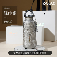 オボールチタンカップ新しいポータブル魔法瓶カップ女の子のための高価値軽い高級鮮度保持ギフトガールフレンドウォーターカップ純チタンギフトボックス