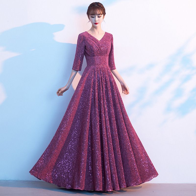 Performance Dress for Women, Long Dress That Flatters the Figure, Suitable for Adult Hostess Stage Performances, Evening Gown with a Puffy Skirt, Elegant for Balls and Parties
