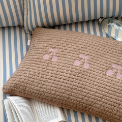 Ins韓国砂洗そば枕さくらんぼ刺繍純綿砂洗水洗い綿枕はそばの殻の枕の芯を取り外すことができます。