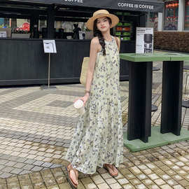 实拍绝美绿色连衣裙女2025春夏新款法式森系碎花无袖收腰显瘦裙子