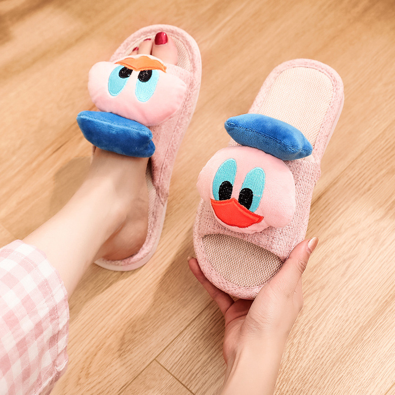 La primavera y el otoño de coser zapatos de tamaño libre de dibujos animados lindo adultos zapatillas de punta rosa pareja zapatillas de lino en stock al por mayor