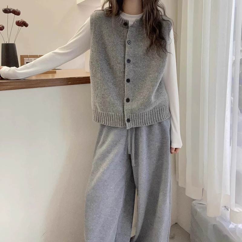 100 Pure Wool Knitted Sleeveless Vest Cardigan Women's Round Neck Pullover Vest Classic Pure Color Simple Short Vest 100 Pure Wool Knitted Sleeveless Vest Cardigan Women's Round Neck Pullover Vest Classic Pure Color Simple Short Vest