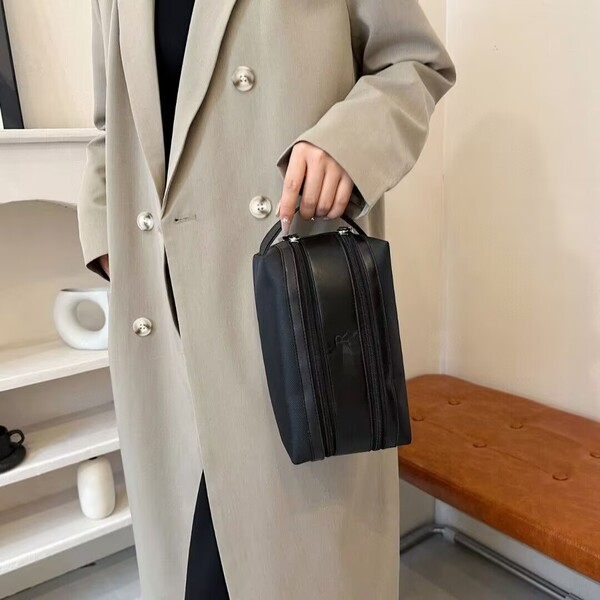 Cosmetic bag for men and women wet and dry separation