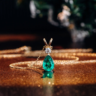 French Retro Elegant K Gold Water Drop Emerald Colombian Necklace Elegant High Sense Party Dinner Accessories
