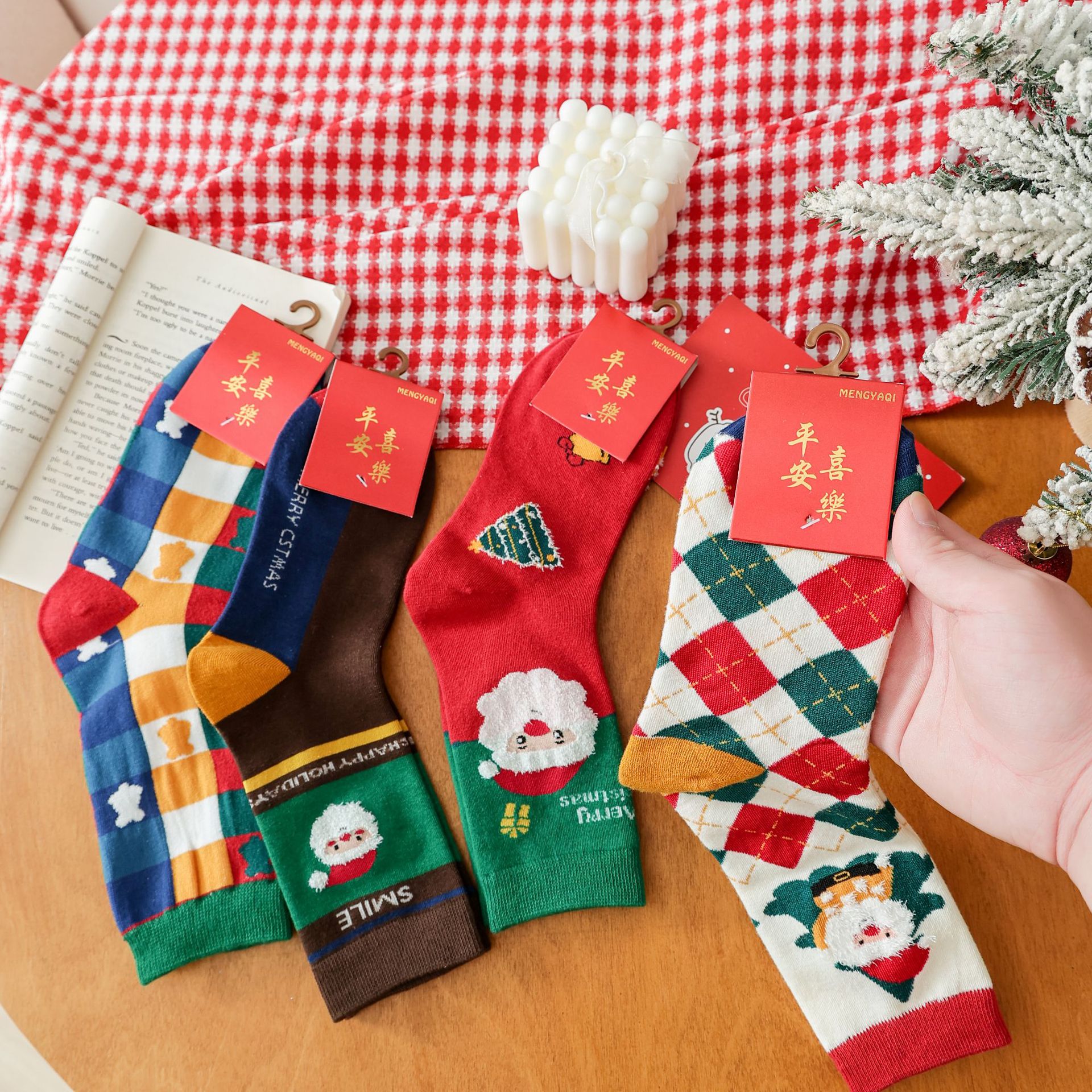Comercio Exterior transfronterizo al por mayor calcetines de Navidad mujeres tubo medio 4 pares de cajas de regalo para regalos de Navidad calcetines largos de dibujos animados image 4