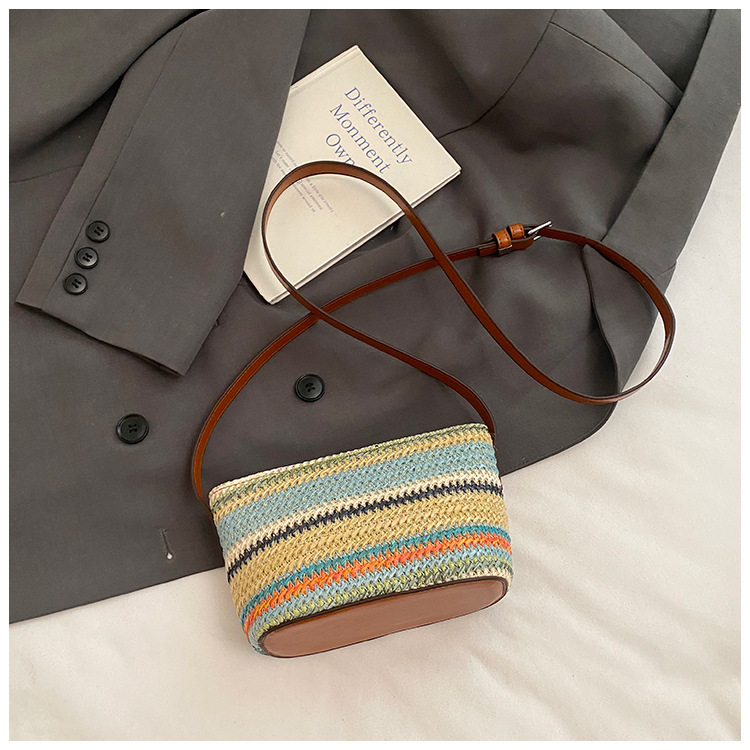 This year, the rainbow woven small bag is in vogue. It's a new summer model for girls in 2025, a trendy single-shoulder bag with contrasting colors and a crossbody bag undefined