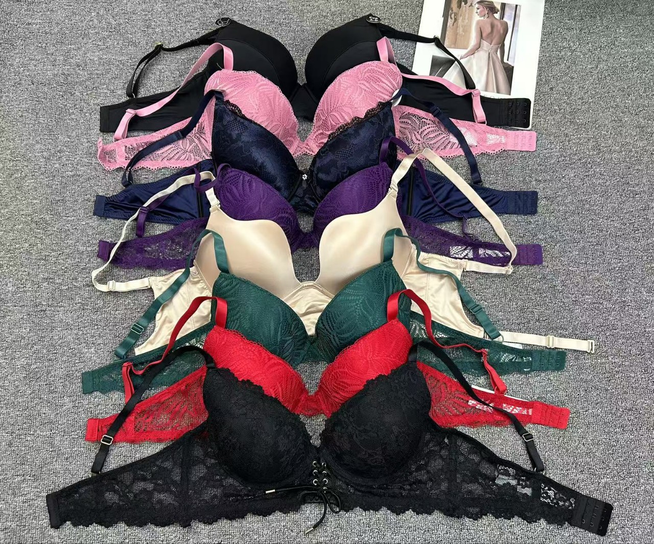 Inventario de bajo precio, impresión de encaje de copas europeas y americanas, mezcla de brillo, sujetadores de damas, nueva ropa interior grande