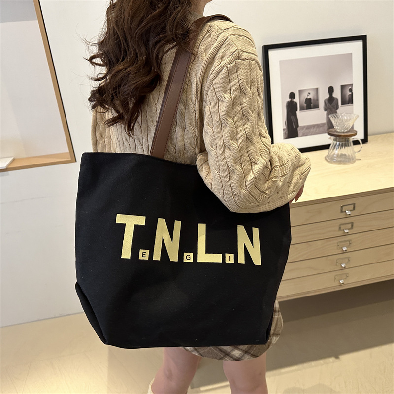 Bolsa de lona de gran capacidad para mujeres otoño / invierno 2024 nuevo estilo coreano letras impresión bolso especial de nicho de viaje bolso de hombro