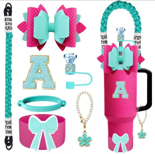 Accesorios de taza Stanley colgante de cuerda de mano flor de silicona gorra de paja de peluche colgante de taza cadena de taza de color cubierta de taza