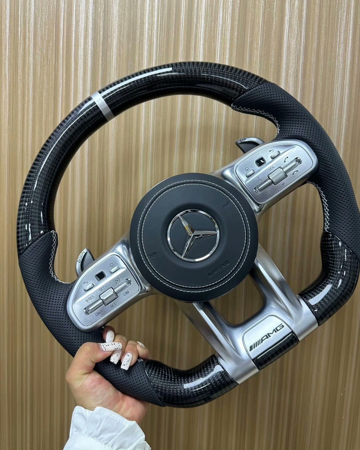 Suitable for Mercedes-Benz carbon fiber steering wheel modification, AMG809 top-grain leather, upgradeable for all Mercedes-Benz models, including installation