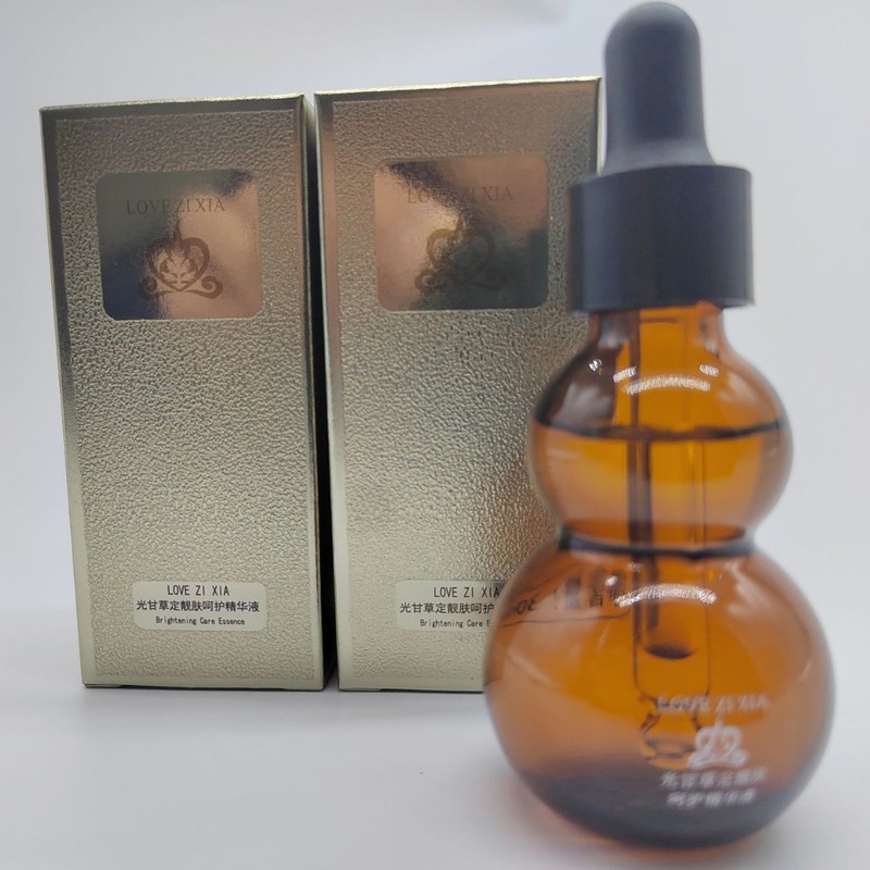 LOVE ZI xiao光甘草定の美しい肌は精華液の美しい肌を保護して明るく光る水を持ち上げて水を補充して加工します。|undefined