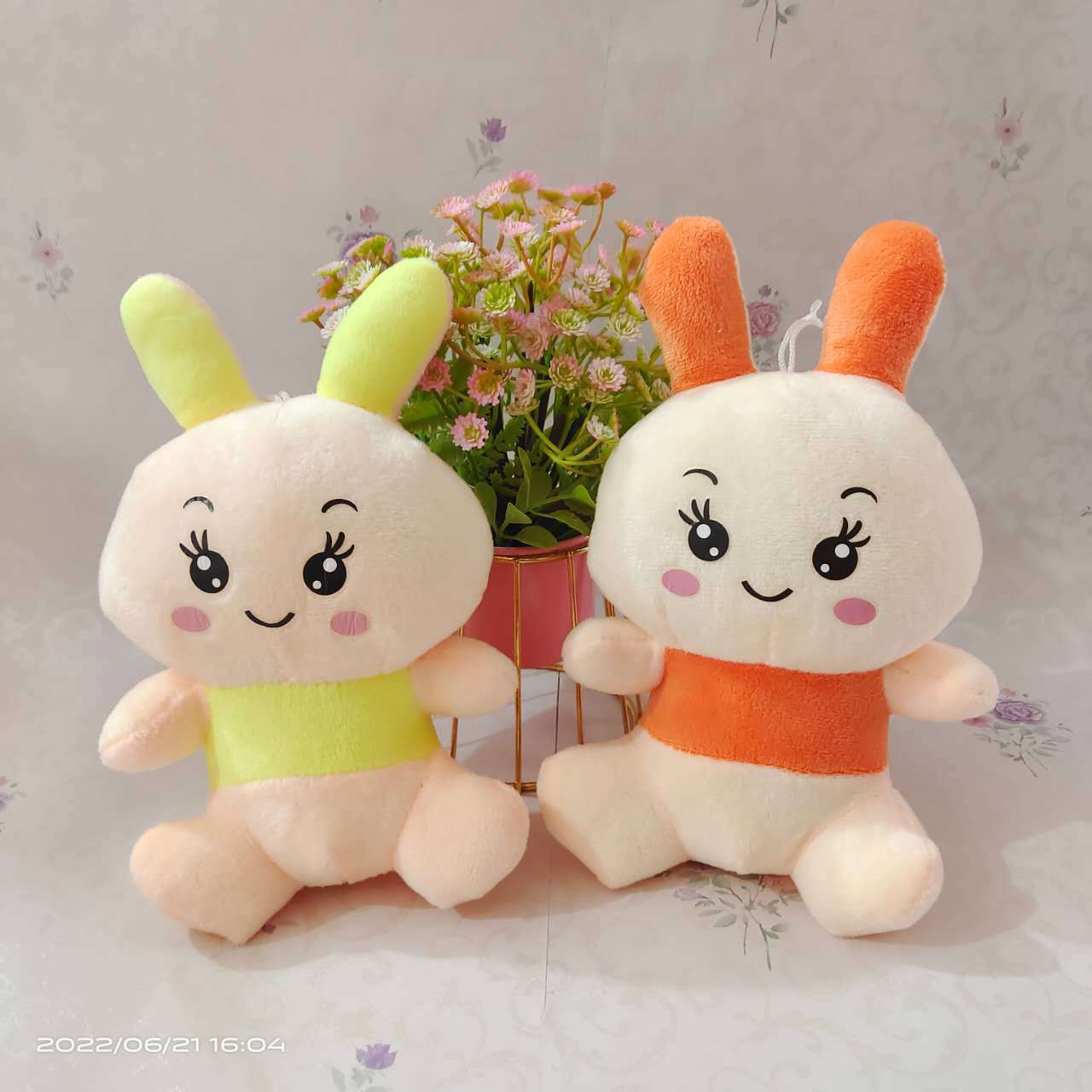 Una gran cantidad de juguetes de peluche de gran descuento, bodas de la compañía, actividades de juegos, todo tipo de muñecas de agarración