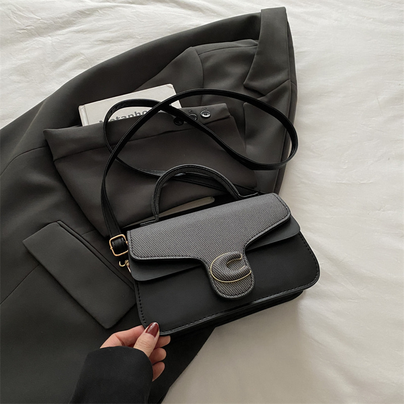 Trendy de verano 2025 nuevo bolso cuadrado pequeño de color en contraste bolso de moda bolso diagonal portátil de textura occidental de todo fósforo para mujer