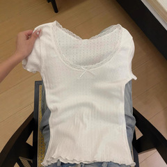 バレエbm風白色正肩半袖tシャツ女性夏2025新デザイン感が小さい