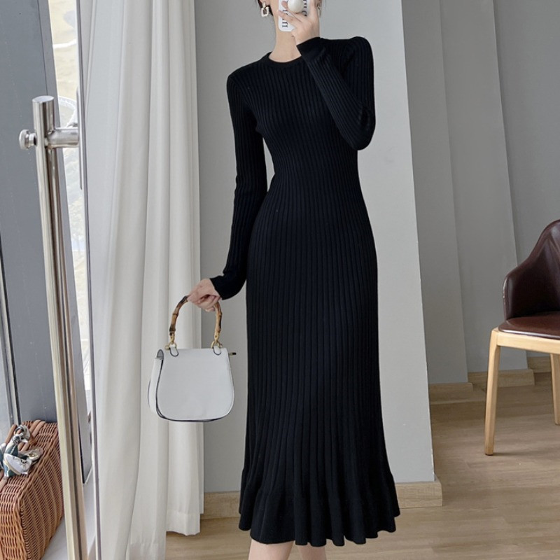 Herbst Fischschwanz Strickkleid Damen, mittellang über dem Knie, Basislage und schmale Passform, gepaart mit einem Pelzmantel für_voghion.com