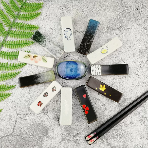 Export Processing Factory Direct Sales Japanese-style glaze hotel chopsticks holder chopsticks pillow creative ceramic chopsticks holder tableware