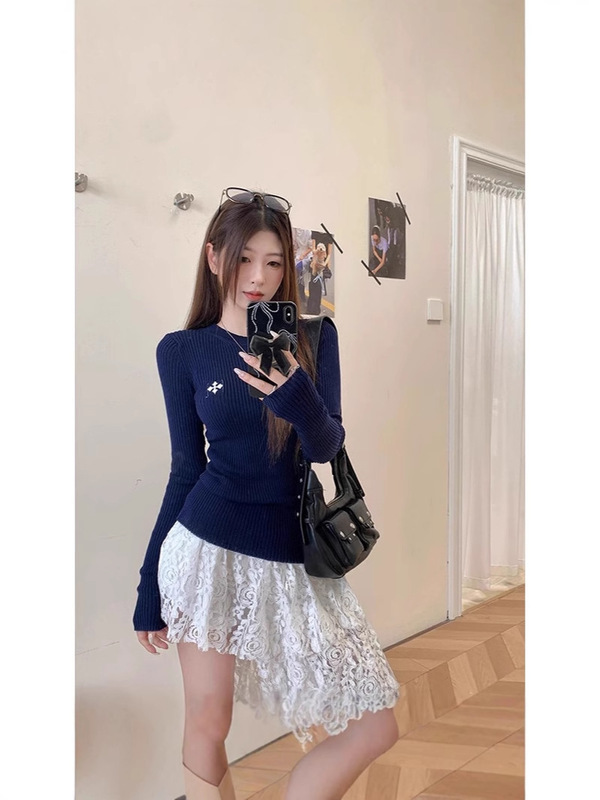 复古辣妹圆领正肩刺绣长袖打底衫女秋季设计感修身收腰针织衫上衣|undefined