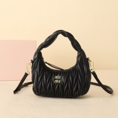 MIU プリーツラムスキン餃子バッグ HOBO 脇バッグ ハンドバッグ ショルダー クロスボディ レディースバッグ クラウドバッグ クレセントバッグ