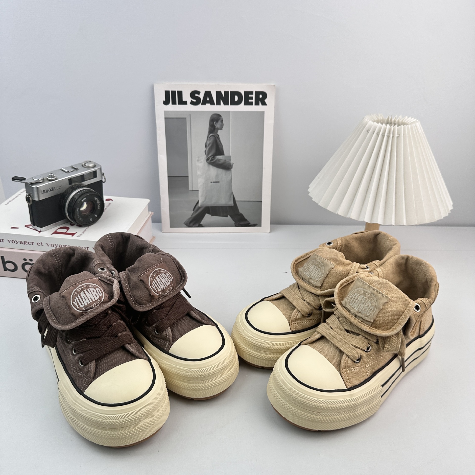 Zapatos de lona de alto impacto de fondo grueso de ondas distantes para mujeres 2025 otoño estudiantes nuevos zapatos blancos generales coreanos zapatos de tablero de retrato