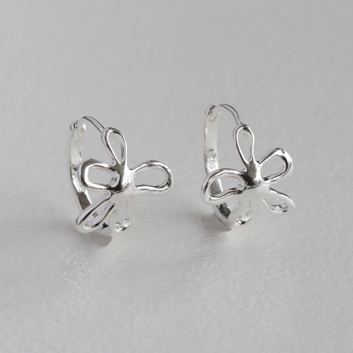 925 plata alta sensación coreana hueco aretes de flores variados nicho de moda aretes de plata esterlina aretes de diseño
