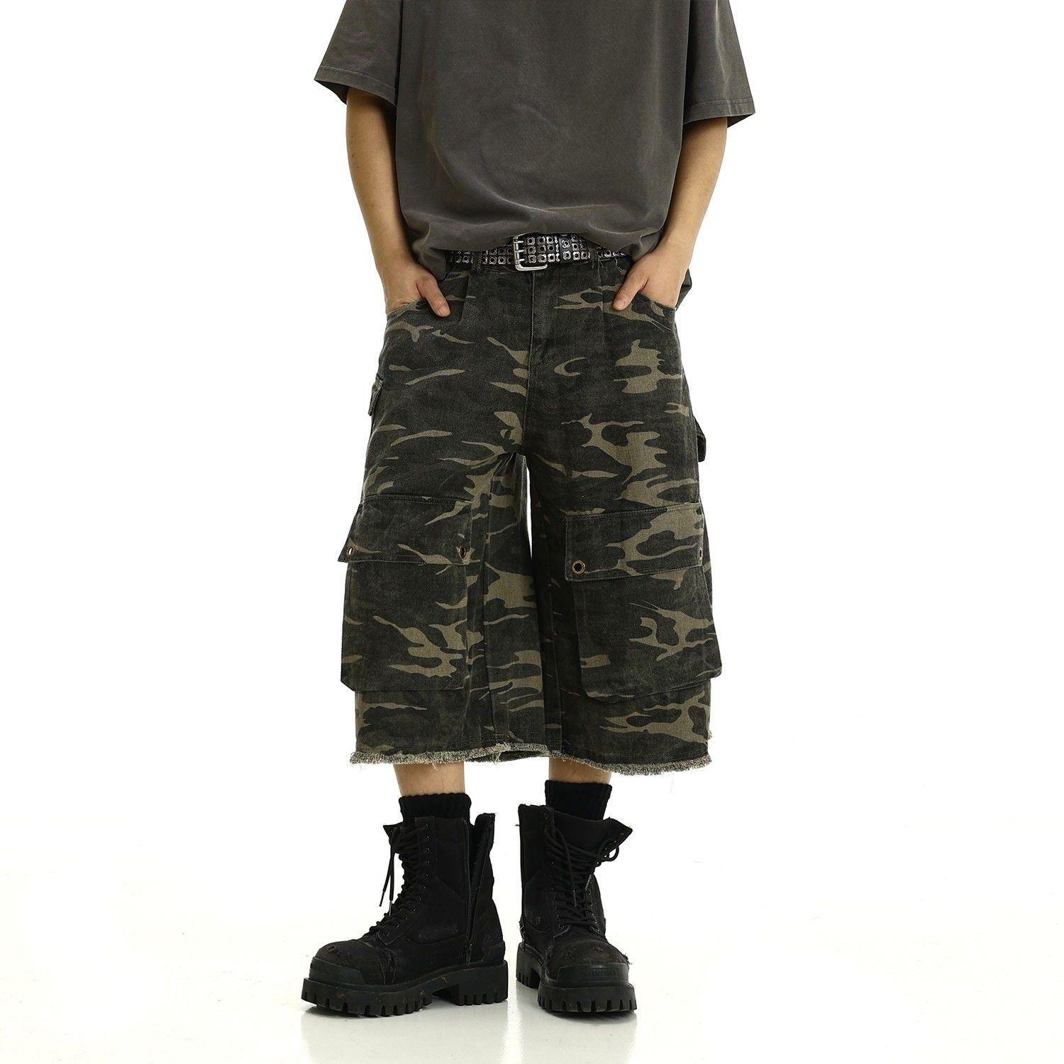 European and American Style Camouflage Denim Cropped Pants for Men, Summer Plus-Size Slimming Wide-Leg Cargo Shorts for Women with Pear-Shaped Body Shape