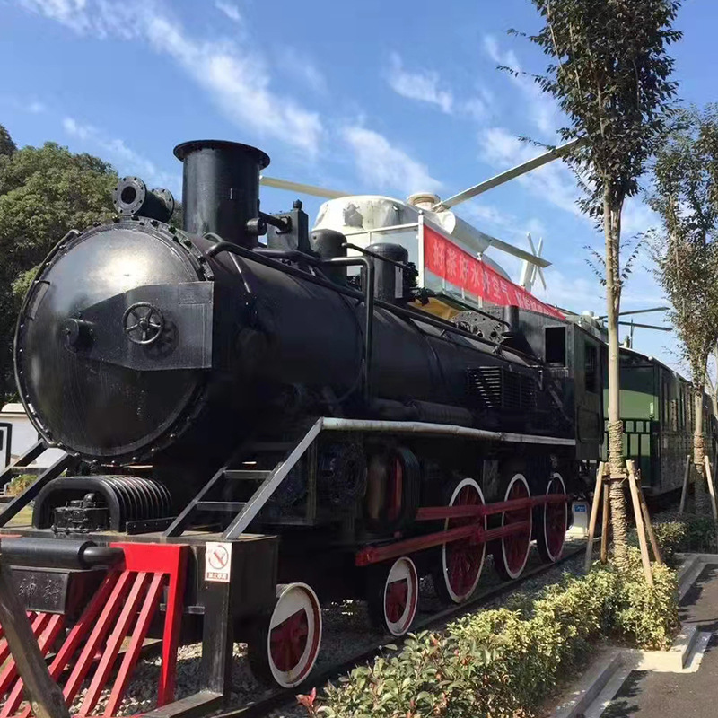 Large-Scale One-To-One Outdoor Metal Iron Art Replica of a Vintage Steam Locomotive for Scenic Spots, Commercial Plazas, and Wedding Photography